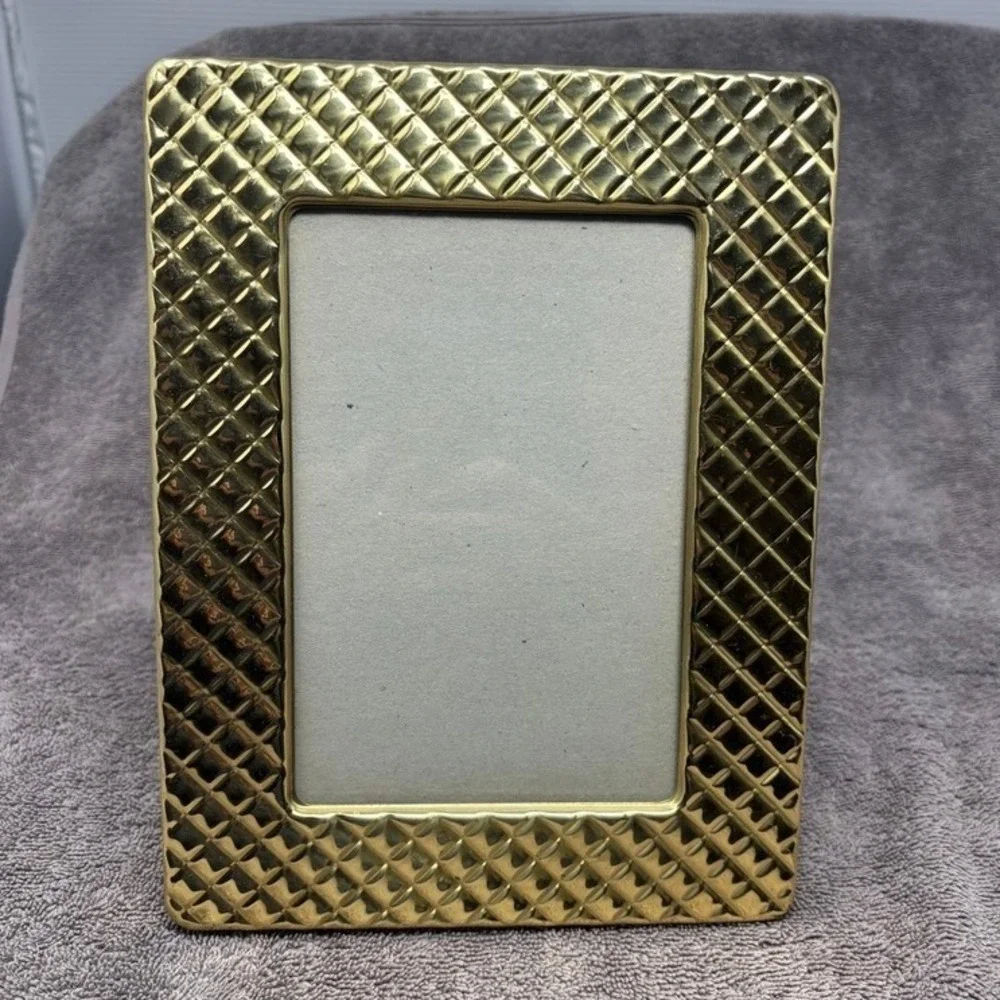 Vintage Made in Korea Gold Quilted Diamond Metal Picture Frame 5x7 Tabletop